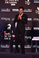 Shah Rukh Khan at a press meet to announce Indian Academy Awards on 21st Dec 2016 (12)_585b8a2a5cf6e.JPG