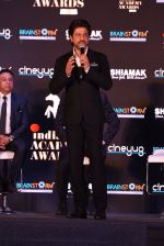 Shah Rukh Khan at a press meet to announce Indian Academy Awards on 21st Dec 2016 (13)_585b8a2af0256.JPG