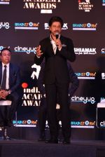 Shah Rukh Khan at a press meet to announce Indian Academy Awards on 21st Dec 2016 (14)_585b8a2b8d89e.JPG