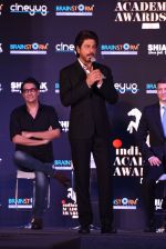 Shah Rukh Khan at a press meet to announce Indian Academy Awards on 21st Dec 2016 (24)_585b8a31e48fe.JPG