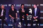Shah Rukh Khan at a press meet to announce Indian Academy Awards on 21st Dec 2016 (41)_585b8a370fb0e.JPG