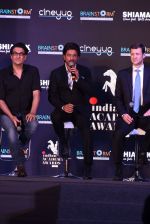 Shah Rukh Khan at a press meet to announce Indian Academy Awards on 21st Dec 2016 (43)_585b8a382d3b8.JPG