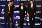 Shah Rukh Khan at a press meet to announce Indian Academy Awards on 21st Dec 2016 (49)_585b8a3b87e34.JPG