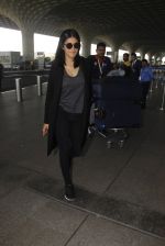 Shruti Hassan snapped at airport on 21st Dec 2016 (13)_585b864f724ad.JPG