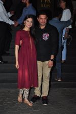 Divya Kumar, Bhushan Kumar at Dangal premiere on 22nd Dec 2016 (154)_585cda3b8ffdd.JPG
