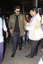 Arjun Kapoor snapped at airport on 28th Dec 2016 (51)_5864bb2a2f86c.JPG