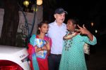 Anupam Kher snapepd with street kids on 30th Dec 2016 (13)_58675291d8e96.JPG