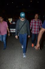 Hrithik Roshan snapped at airport on 30th Dec 2016 (27)_5867525d26271.JPG