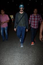 Hrithik Roshan snapped at airport on 30th Dec 2016 (29)_5867525f07029.JPG