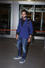 Jackky Bhagnani snapped at airport on 30th Dec 2016 (47)_58675267ef25a.JPG
