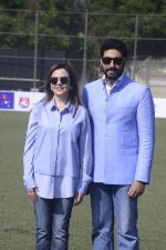 Abhishek Bachchan, Nita Ambani at national soccer finals for schools on 7th Jan 2017 (12)_58723efa7884f.jpg