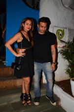 Amrita Arora snapped at Olive on 6th Dec 2016 (16)_58722221e38e2.jpg