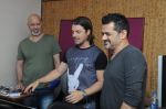 DJ Axwell jams with Shankar Ehsan Loy on 11th Jan 2017 (22)_5877464e7d0b1.JPG