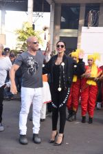 Deepika Padukone greets Vin Diesel who arrived in India on 11th Jan 2017(50)_58774aa2e5a70.JPG