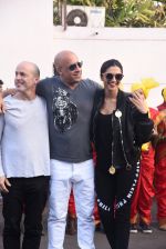 Deepika Padukone greets Vin Diesel who arrived in India on 11th Jan 2017(66)_58774aaa9a5ed.JPG