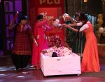 Nawazuddin Siddiqui on the sets of Th Kapil Sharma Show on 17th Jan 2017 (7)_58805785a5ddb.JPG