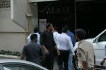 Salman Khan arrives in Mumbai after being acquitted in the Arms case (7)_588061331d159.JPG
