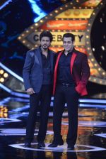 Salman Khan and Shah Rukh Khan promote Raees at Bigg Boss Weekend Ka Vaar on 20th Jan 2017(53)_5883673c92768.jpg