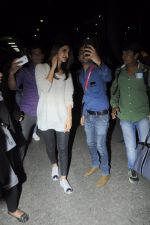 Vaani Kapoor snapped at airport on 24th Jan 2017 (37)_588847a89d9ff.JPG