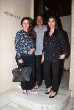 Kareena Kapoor and Sophie Chaudhary snapped at Manish Malhotra house on 26th Jan 2017 (16)_588aef4547e31.jpg