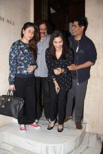 Kareena Kapoor and Sophie Chaudhary snapped at Manish Malhotra house on 26th Jan 2017 (18)_588aef4860dc0.jpg