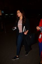 Alia Bhatt snapped at airport on 28th Jan 2017 (40)_588df17aeded1.JPG