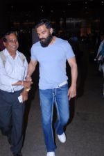 Sunil Shetty snapped at airport on 29th Jan 2017 (8)_588edfed99dcc.JPG
