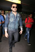 Emraan Hashmi snapped at airport on 30th Jan 2017 (24)_58903058e04b1.jpg