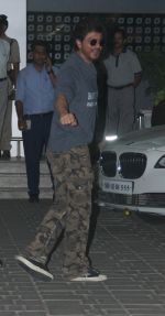 SRK arrives from Pune on 30th Jan 2017 (1)_589038e45c350.JPG