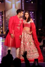 Alia Bhatt, Varun Dhawan walk the Ramp For Cancer Patients at Fevicol Caring with Style on 26th Feb 2017