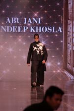 Amitabh Bachchan walk the Ramp For Cancer Patients at Fevicol Caring with Style on 26th Feb 2017 (120)_58b4356bef15b.JPG