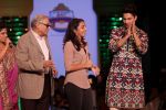Varun Dhawan walk the Ramp For Cancer Patients at Fevicol Caring with Style on 26th Feb 2017 (23)_58b3df439bb83.JPG