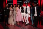 Alia Bhatt, Varun Dhawan promote Badrinath Ki Dulhania on the sets of Voice of India on 1st March 2017 (11)_58b91e52c743f.JPG