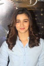 Alia Bhatt at special screening of film Beauty and the Beast with NGO Kids on 16th March 2017 (4)_58cb9d3cee4cd.JPG