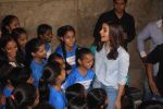 Alia Bhatt at special screening of film Beauty and the Beast with NGO Kids on 16th March 2017 (7)_58cb9c4d4b186.JPG