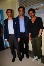 Shah Rukh Khan Launches Bone Marrow Transplant Centre & Birthing Centre at Nanavati Super Speciality Hospital with Chairman and M.D. Abhay Soi and family (4)_58ce76846c144.JPG