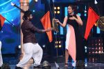 Sonakshi Sinha on th Sets Of Indian Idol to Promote Film Noor on 22nd March 2017 (5)_58d37084075af.JPG