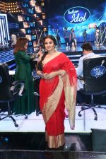Vidya Balan on the Sets Of Indian Idol to Promote Film Begum Jaan on 22nd March 2017 (8)_58d3703bc4fe1.JPG