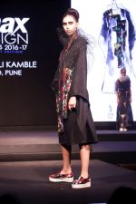 Model walk the ramp at The Max Design Awards 2017 Grand Finale Student Edition on 23rd March 2017 (16)_58d51f7ce24eb.JPG
