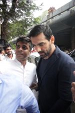 John Abraham at DR.Aashish Contractor Book Launch on 24th March 2017 (43)_58d6246452c7c.JPG