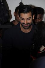 John Abraham at DR.Aashish Contractor Book Launch on 24th March 2017 (46)_58d6246572e2d.JPG
