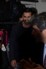 John Abraham at DR.Aashish Contractor Book Launch on 24th March 2017 (47)_58d624667a18c.JPG