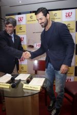 John Abraham at DR.Aashish Contractor Book Launch on 24th March 2017 (48)_58d624680e2f6.JPG