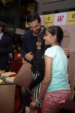 John Abraham at DR.Aashish Contractor Book Launch on 24th March 2017 (74)_58d6248e0ee49.JPG