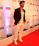 Hrithik Roshan On Red Carpet Of Hello Hall Of Fame Awards on 29th March 2017 (27)_58dcceeb27e75.jpg