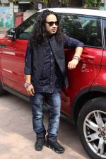 Kailash Kher at the Song Launch Of Vote Do For Movie Blue Mountains on 29th March 2017 (13)_58dcd10e6846d.JPG