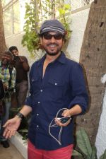  Irrfan Khan Spotted at Sunny Super Sound on 30th March 2017 (1)_58de3668bf588.JPG