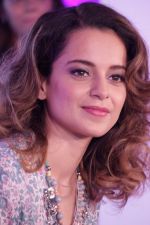 Kangana Ranaut Walk On Ramp For Lifestyle Discover The Latest Collection on 14th April 2017 (14)_58f3684668516.JPG