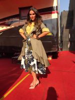 Neha Dhupia In marks and spencer on the sets of chhote Miyan dhakad ... styled by sohaya (2)_58faf688d5dff.jpeg