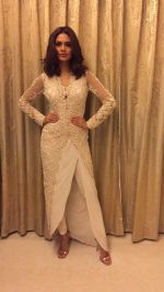 Esha Gupta looked gorgeous at the Cama Awards on 26th April 2017 (1)_5901c4fd72c77.jpeg